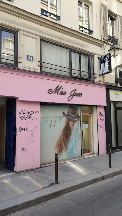 Miss June - Showroom