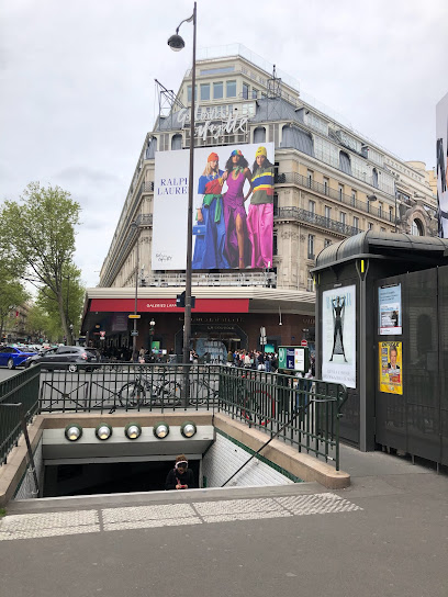 Stand KENZO Maroquinerie Homme